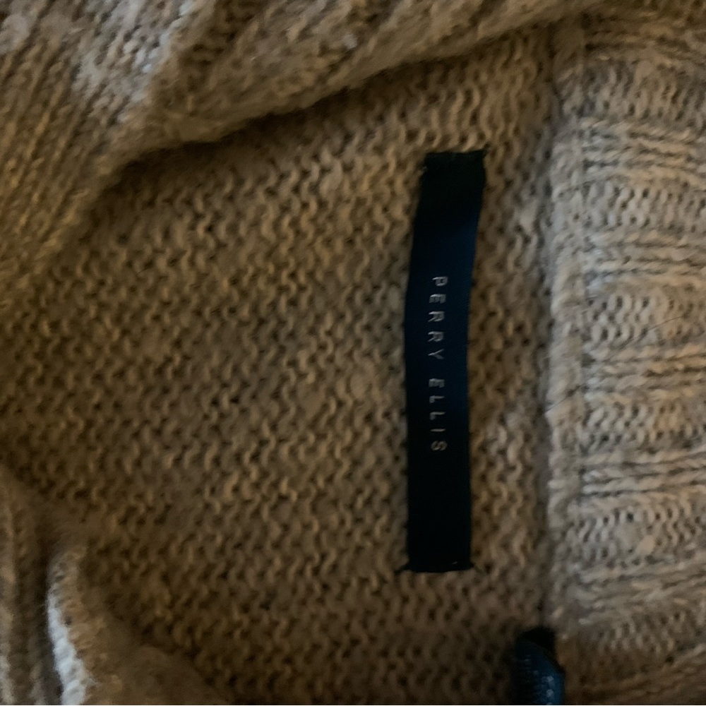 Perry Ellis Sweater - Picture 3 of 3